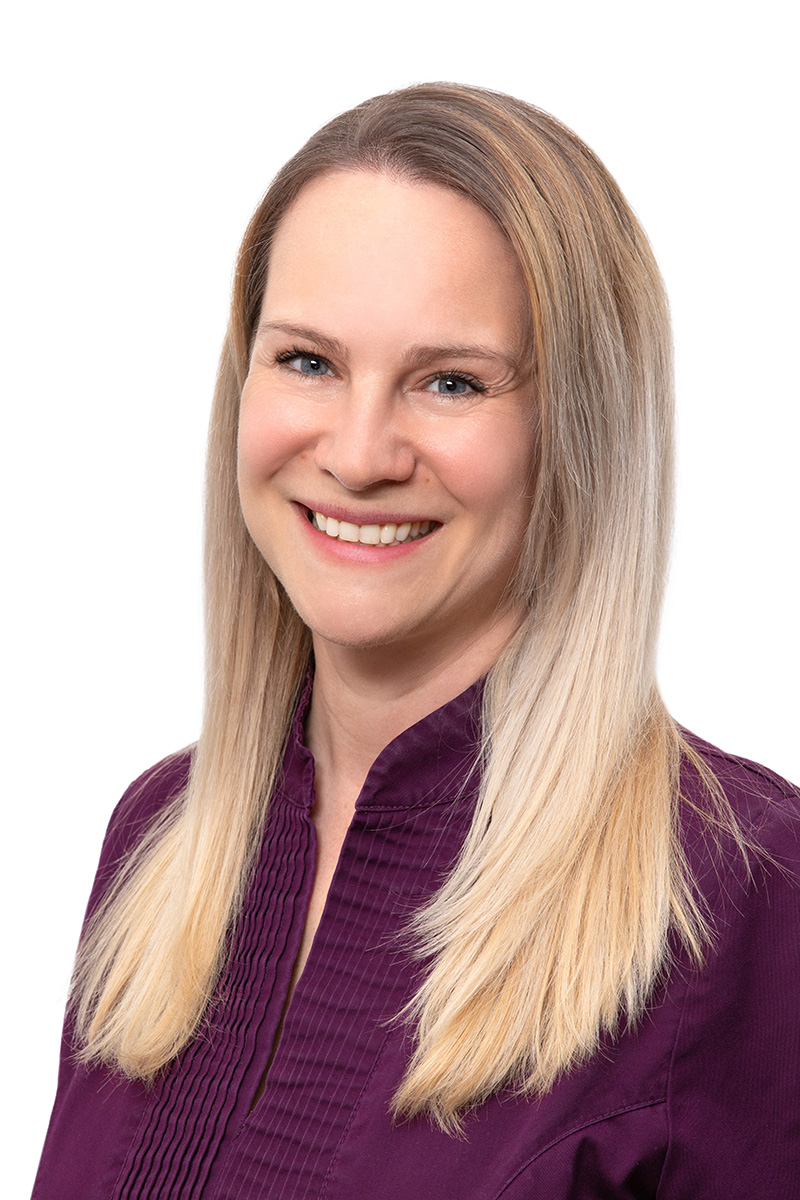 Dr. Erika Láda
